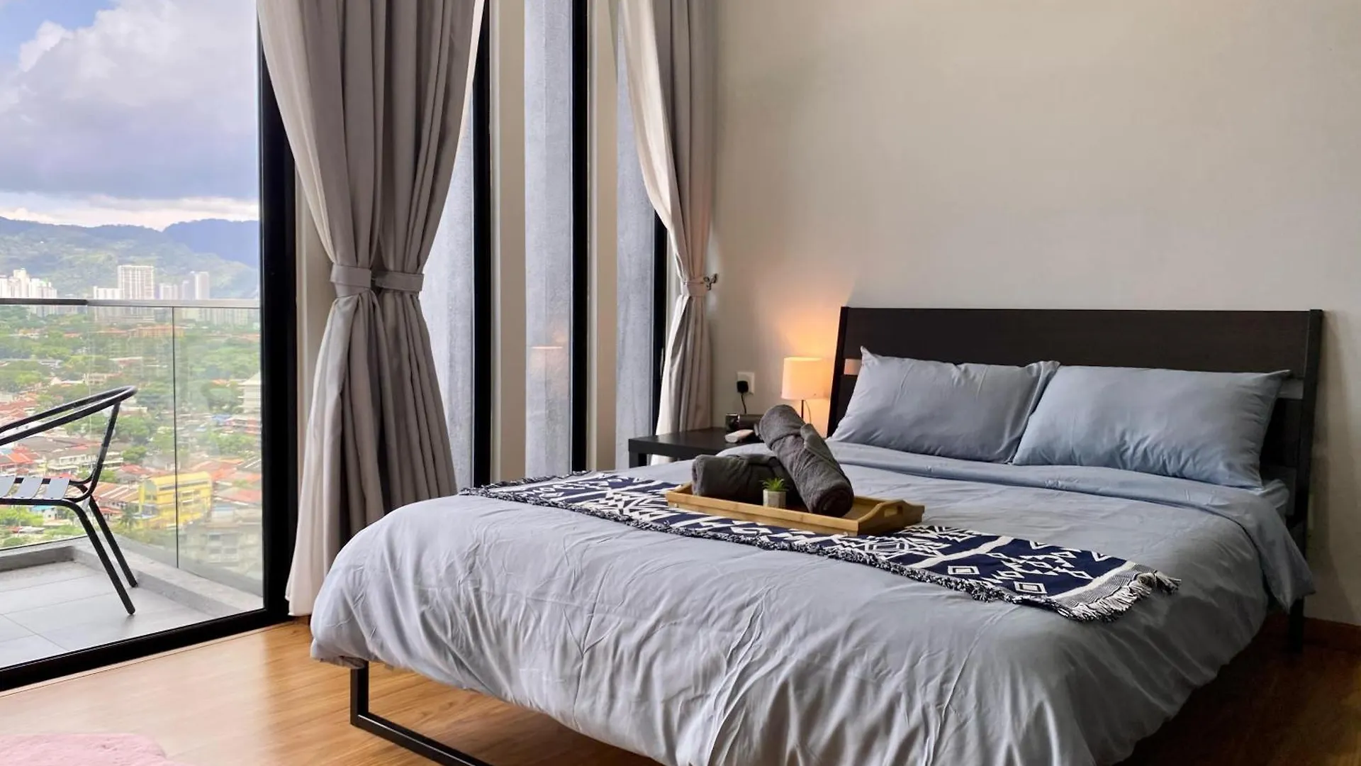 Beacon Executive Suite By Staycation Homestay George Town 0*,  Maleisië