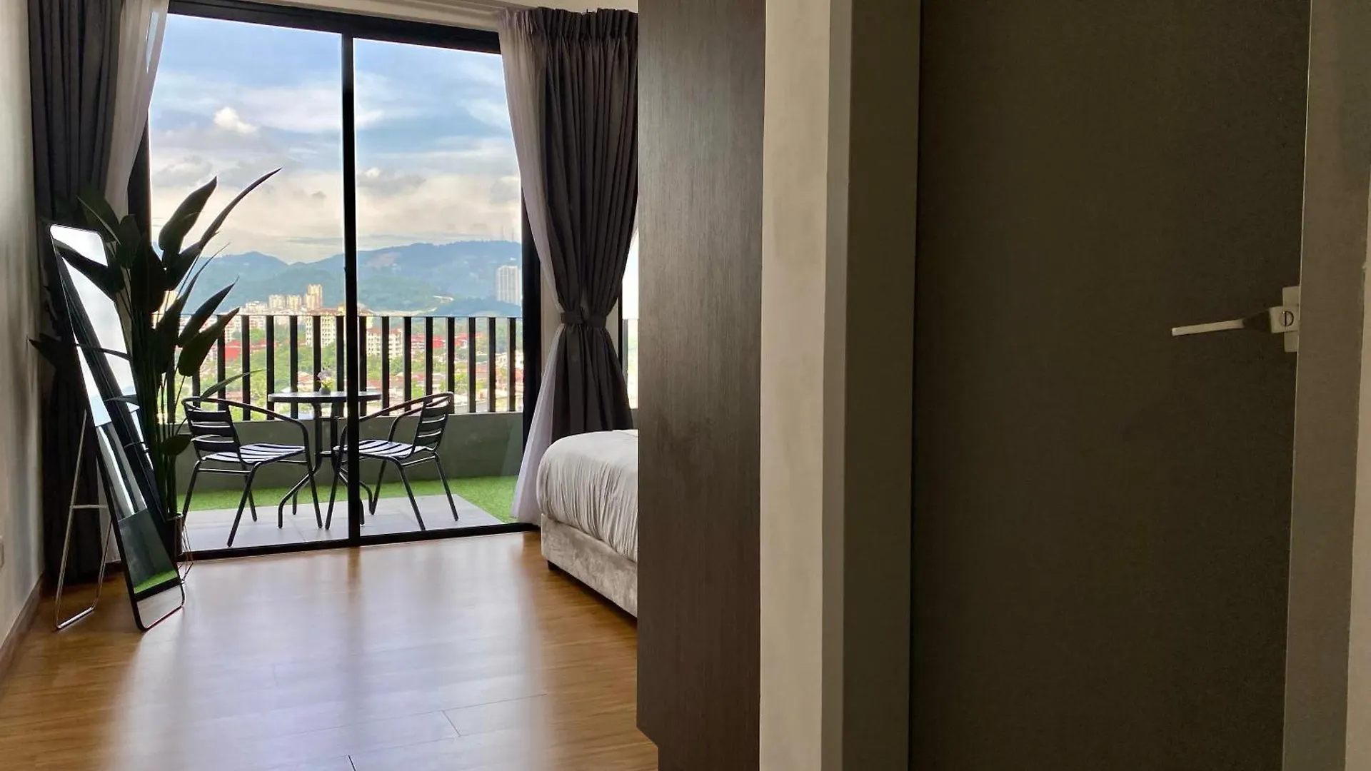 Appartement Beacon Executive Suite By Staycation Homestay George Town Maleisië