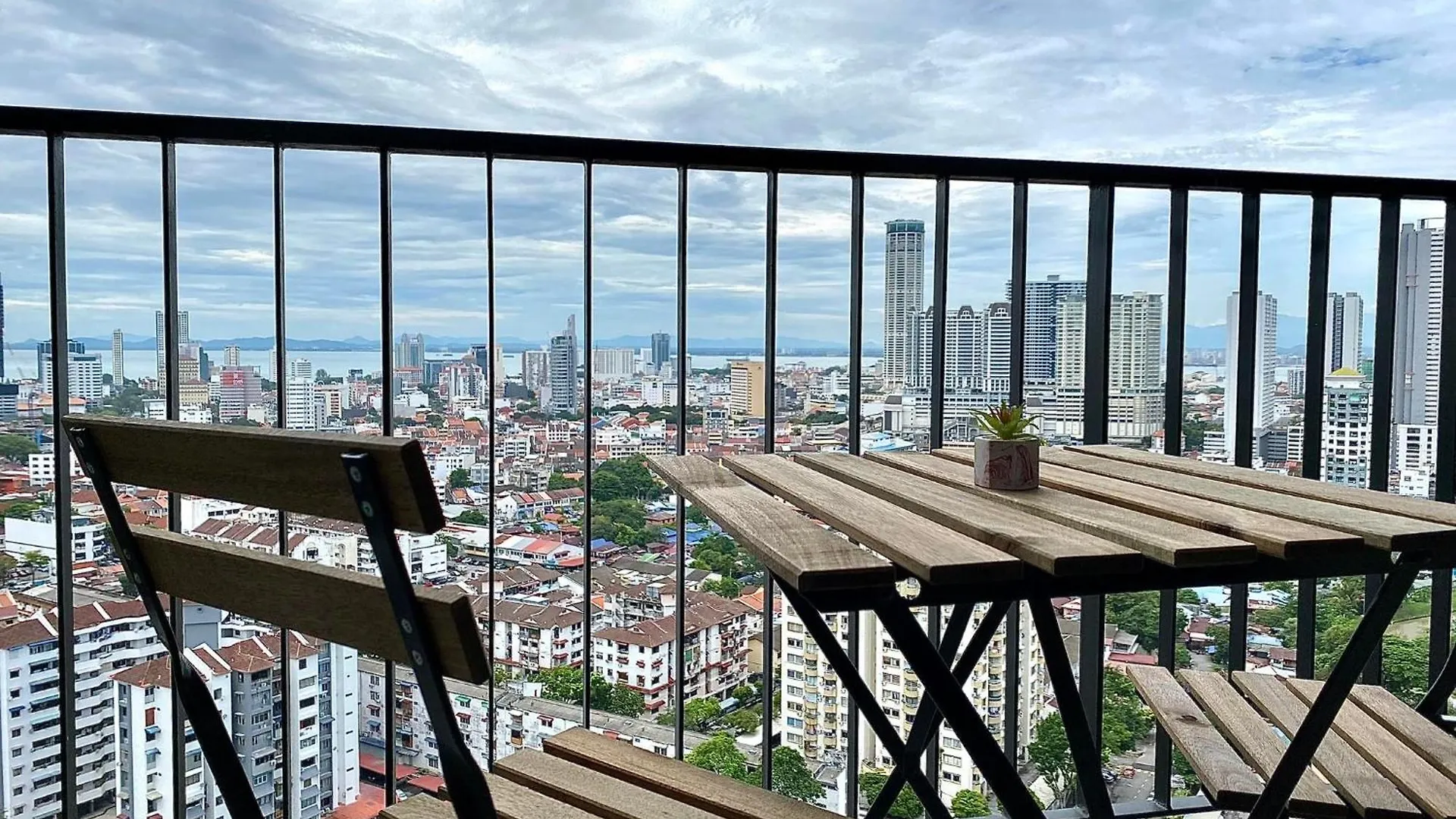 Beacon Executive Suite By Staycation Homestay George Town Malezya